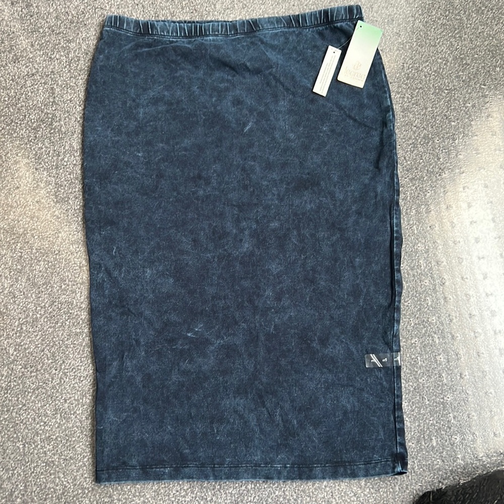 New dark indigo wash knit midi skirt. Stretch